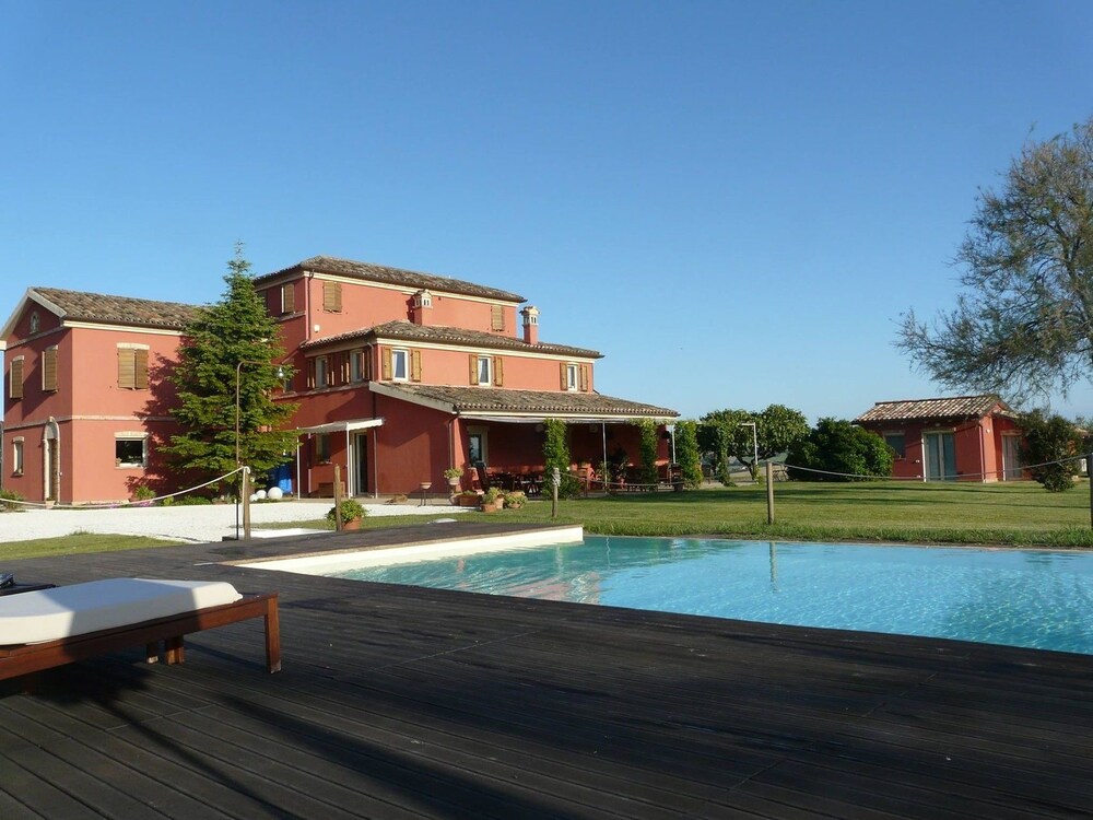 L'Antigo Granaro — 4-Star Luxury Hotel in Agugliano, Italy