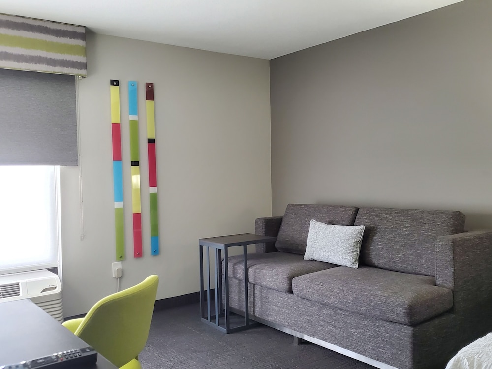 Hampton Inn Olathe - photo 13