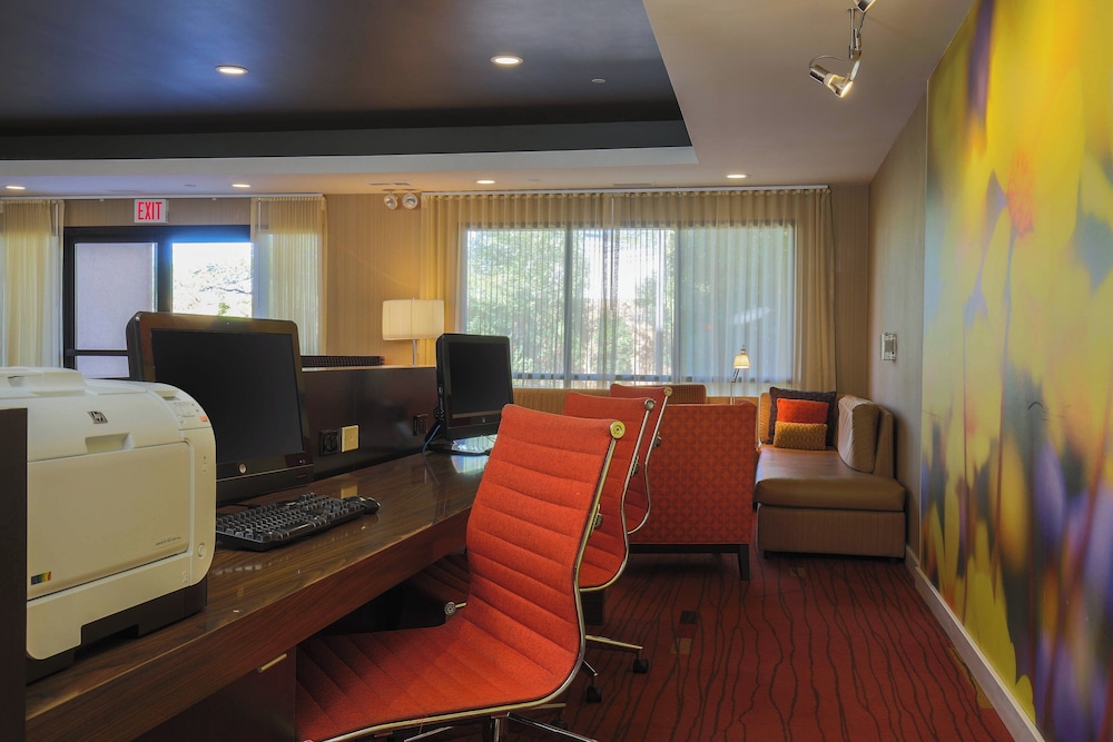 Courtyard Flint by Marriott - photo 37