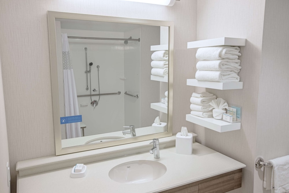 Hampton Inn by Hilton Amesbury - photo 19