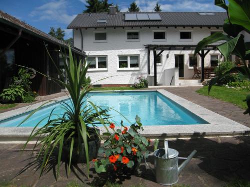 Ferienwohnung Hubner — 4-Star Luxury Hotel in Roth, Germany
