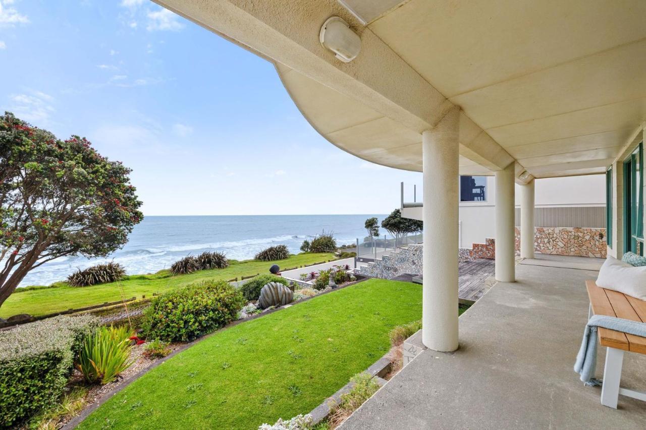 Wanaka Beachouse stay next to the sand — 4-Star Luxury Hotel in New Plymouth, New Zealand