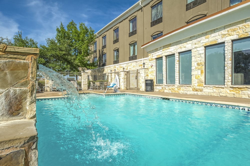 Holiday Inn Express Suites Beeville by IHG - photo 29