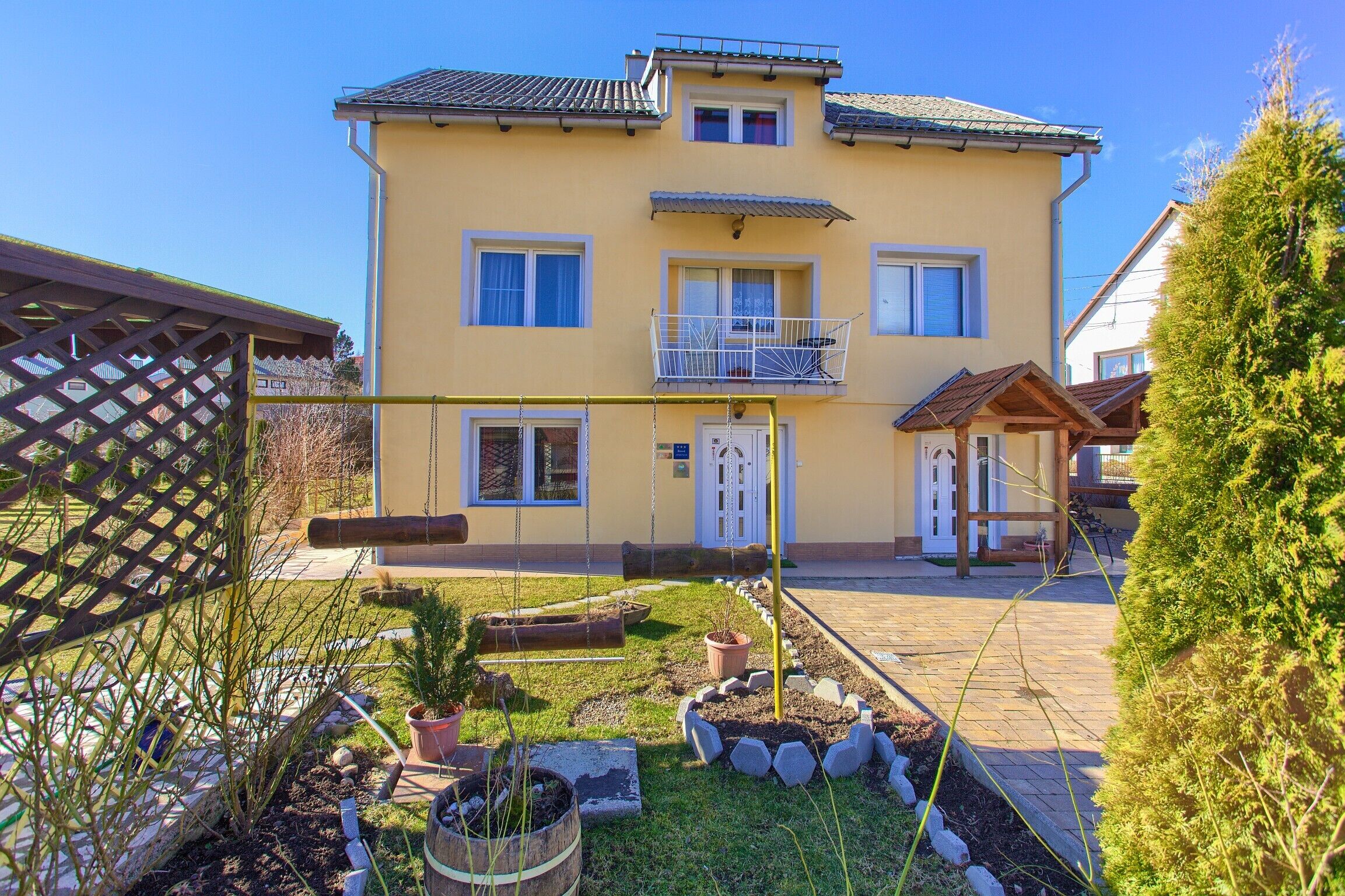 Apartmani Sabina — 4-Star Luxury Hotel in Fuzine, Croatia