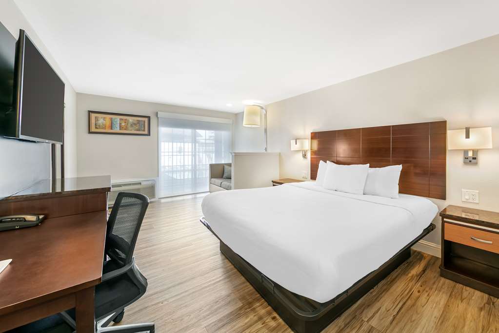Quality Inn & Suites Sacramento Downtown Area - photo 7