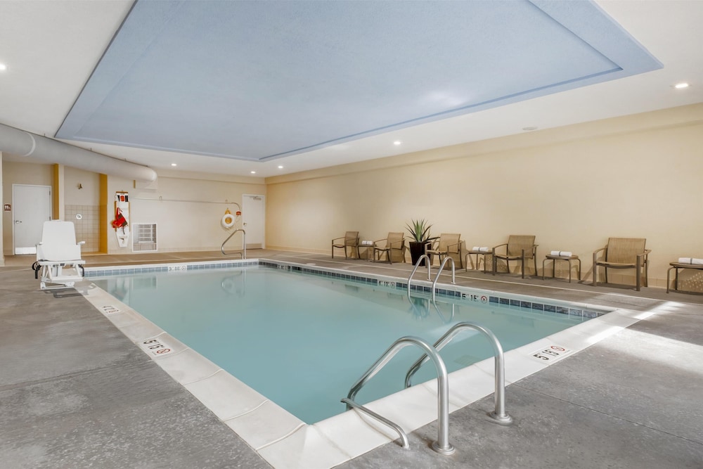 B W Plus Elizabethtown Inn & Suites - photo 40
