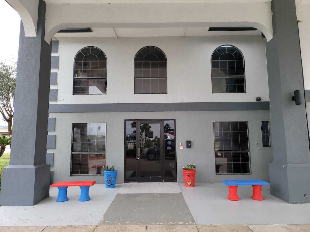 Texas Inn & Suites Raymondville - photo 64