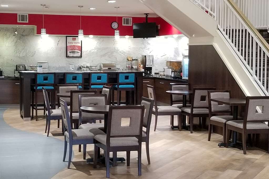 Econo Lodge Inn & Suites East - photo 40