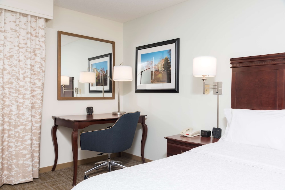 Hampton Inn East Lansing - photo 9