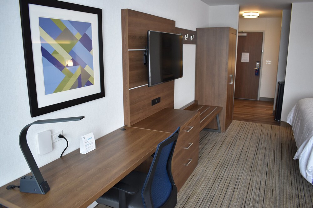 Holiday Inn Express & Suites Boston South Randolph by IHG - photo 8