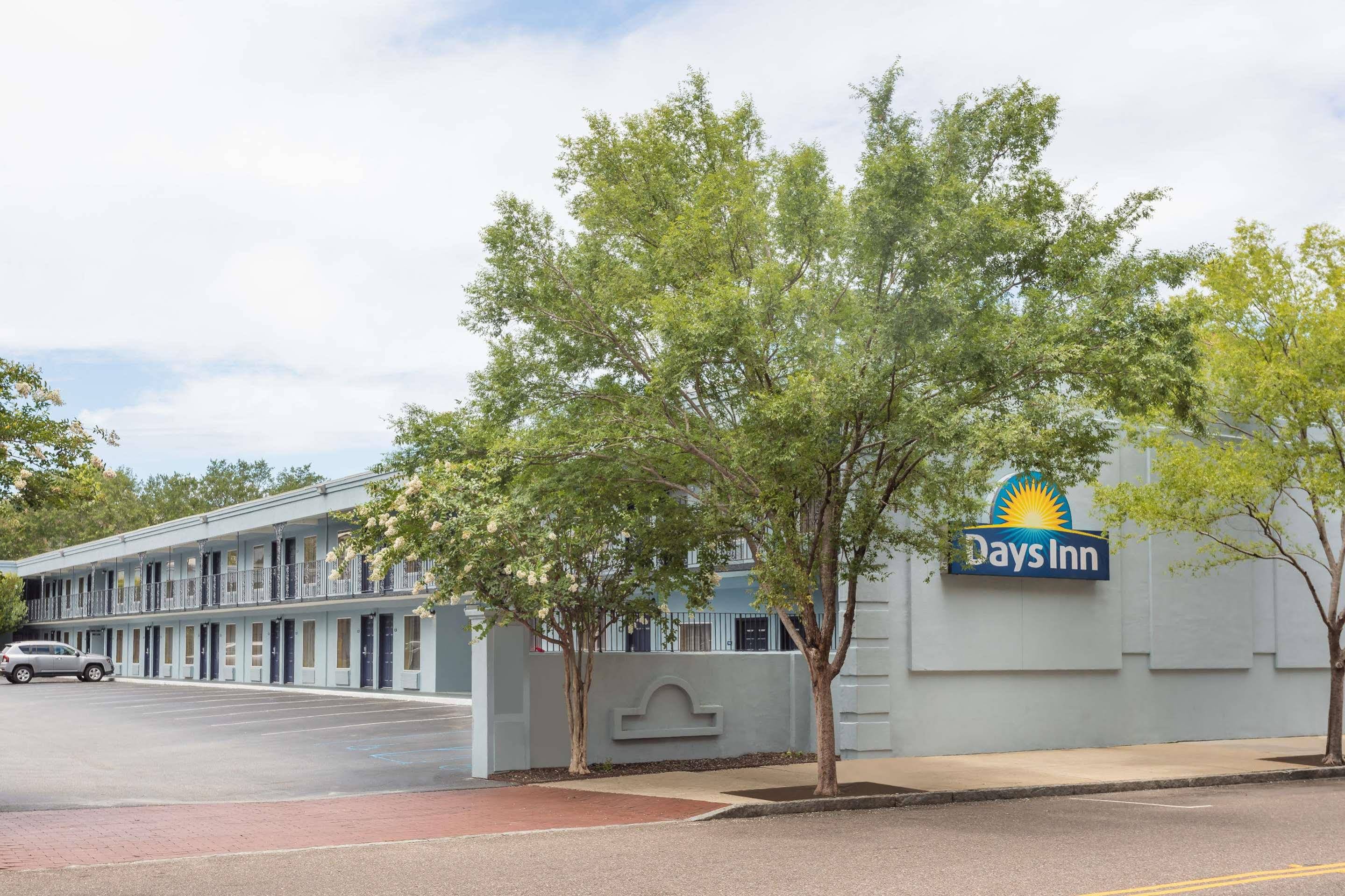 Days Inn by Wyndham Charleston Historic District - featured photo