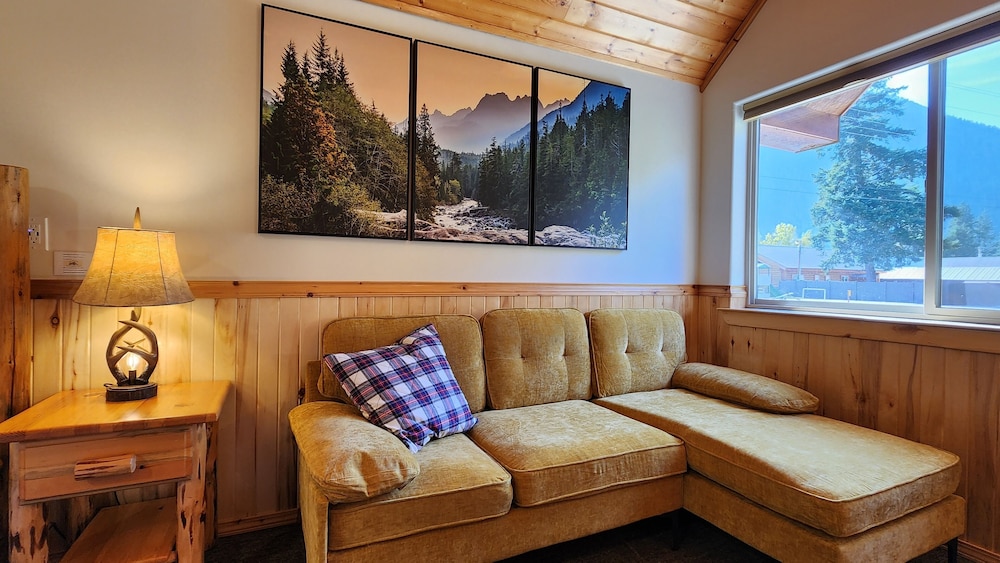 Beargrass Lodging and RV Resort - photo 79