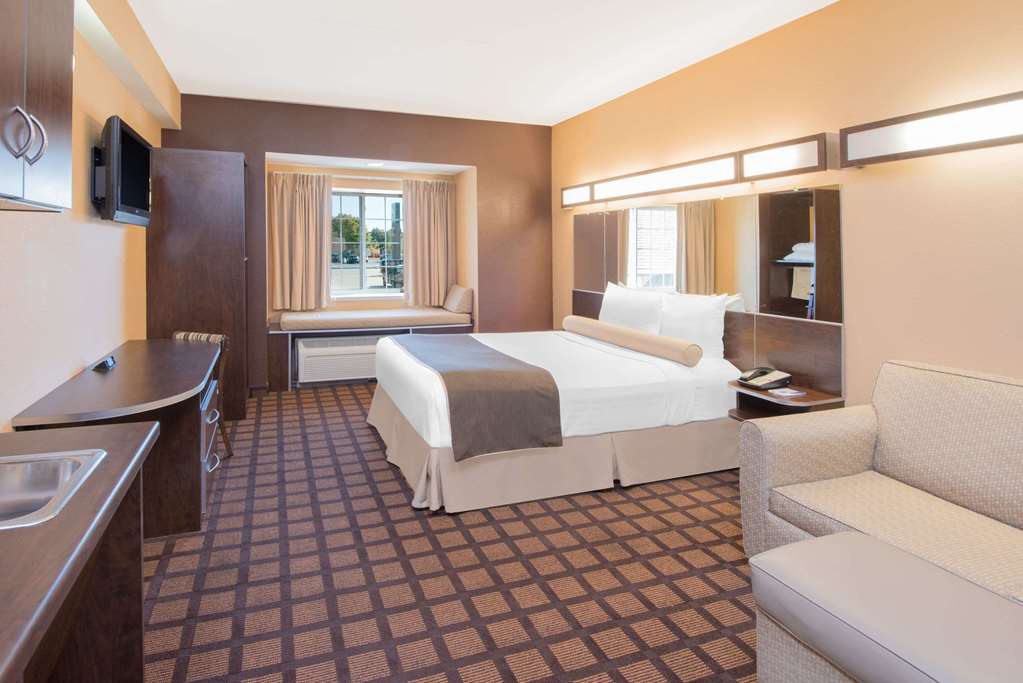 Microtel Inn & Suites by Wyndham Quincy Downtown River Area - photo 12