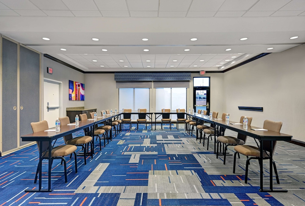 Hampton Inn Farmington - photo 39
