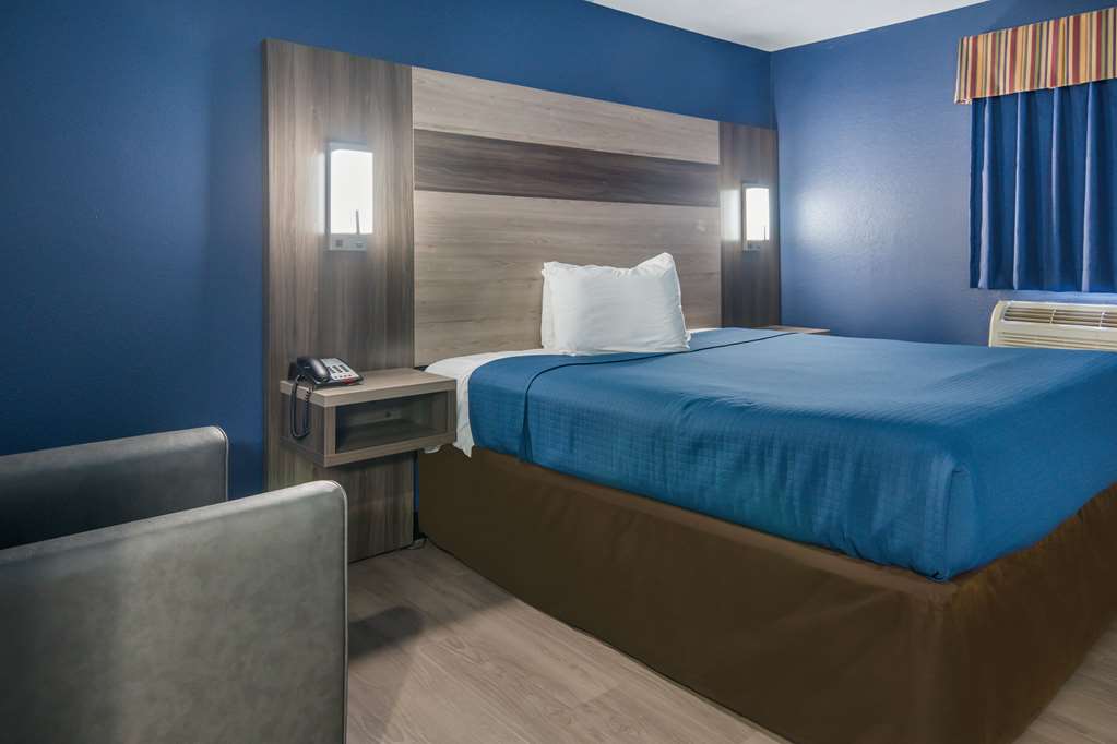 Rodeway Inn Carrollton I 35E - photo 12