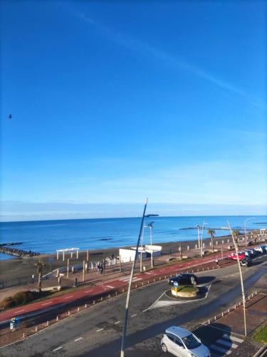 Apartment with seaview Casa Davidoff — 4-Star Luxury Hotel in Lido Di Ostia, Italy
