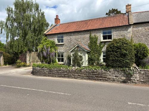 Wayside Cottage Cosy Cottage in Somerset — 4-Star Luxury Hotel in Evercreech, United Kingdom