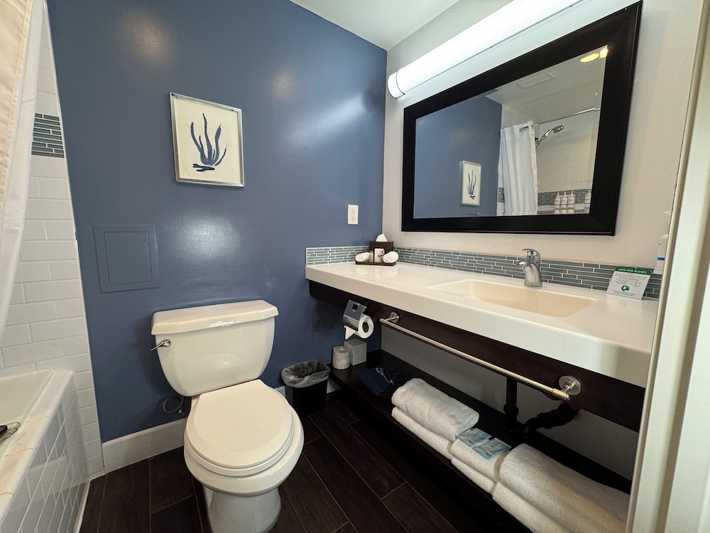 The Pacific Inn - photo 17