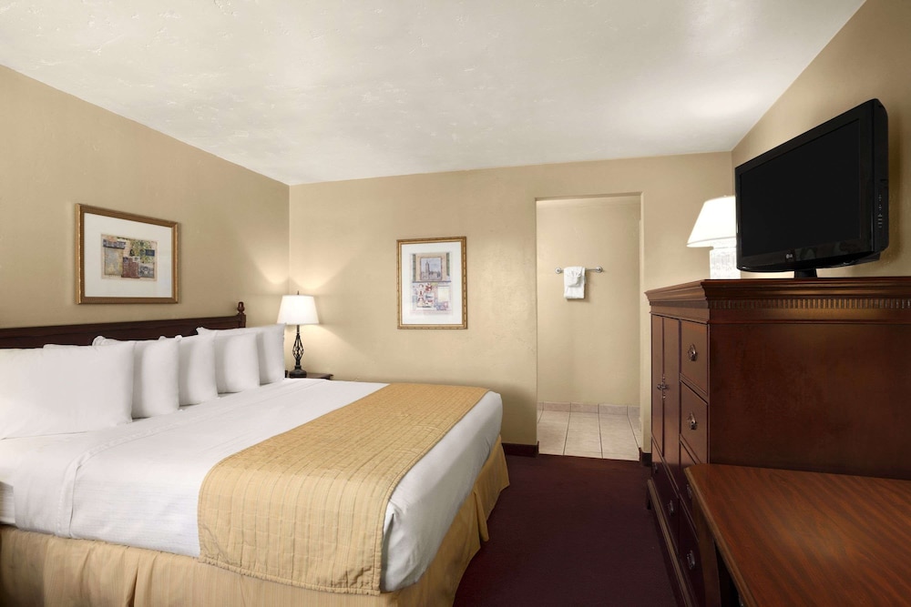 Days Inn by Wyndham Montrose - photo 12