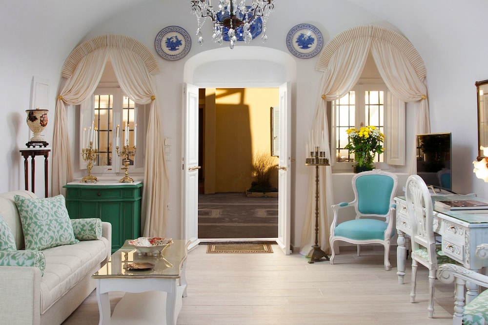 Olive Cave Houses — 4-Star Luxury Hotel in Fira, Greece