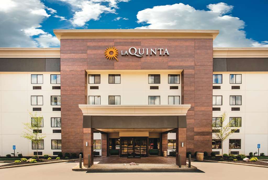 La Quinta Inn & Suites by Wyndham Cincinnati NE Mason - photo 2