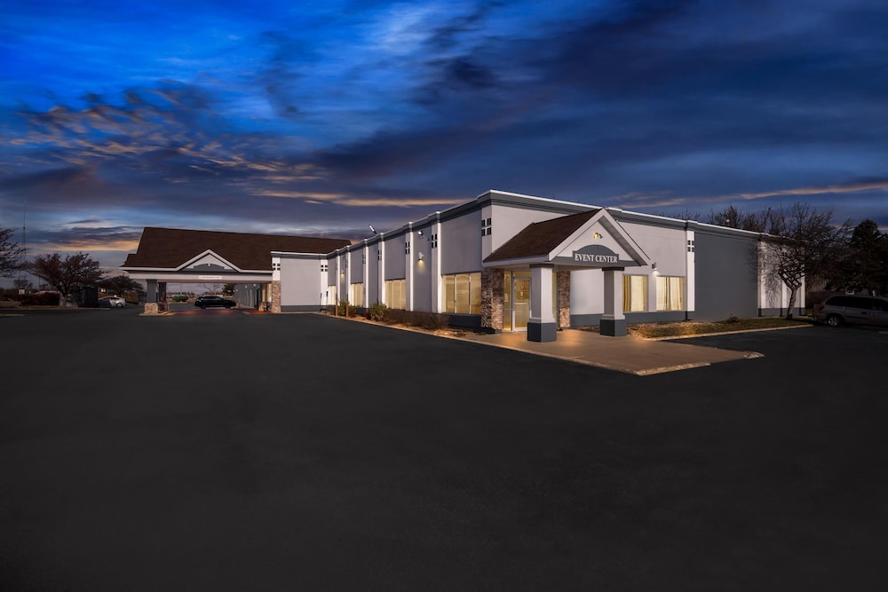 Suburban Studios Fort Dodge - photo 19
