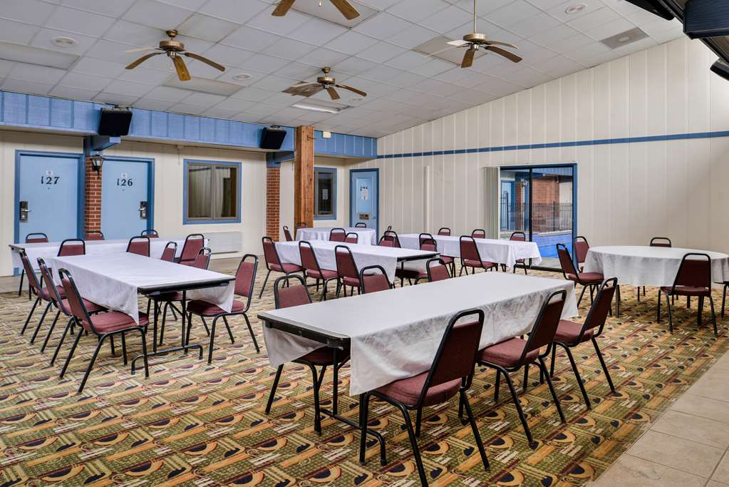 Americas Best Value Inn Ellsworth - photo 21