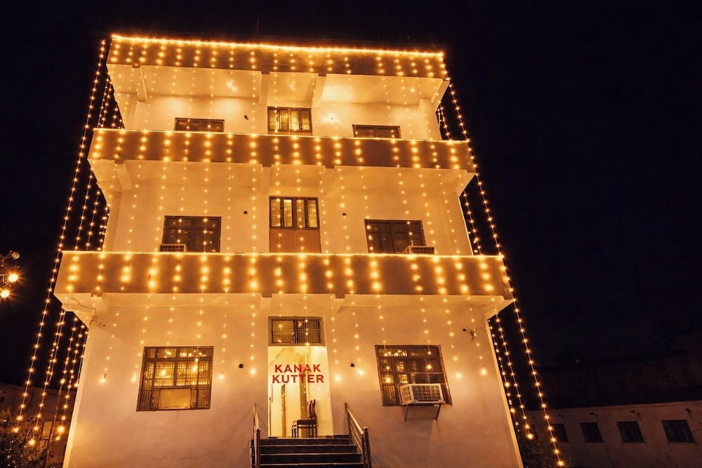 Hotel Kanak Kuteer in Ajodhya, India