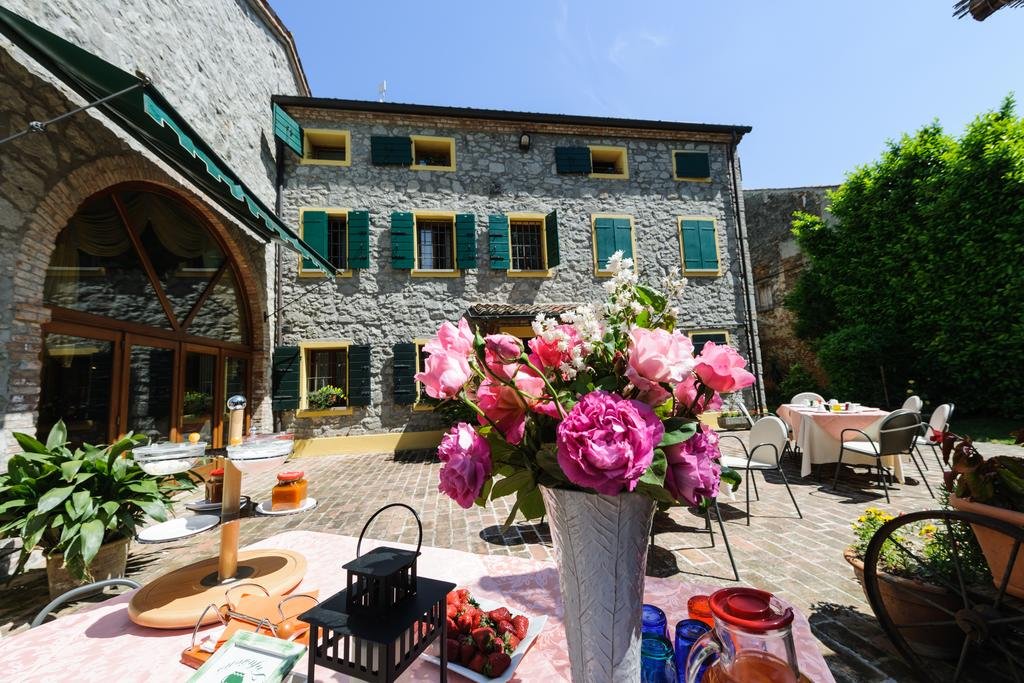 La Buona Terra — 4-Star Luxury Hotel in Cervarese Santa Croce, Italy