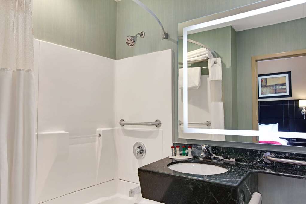 Ramada by Wyndham Bronx - photo 9