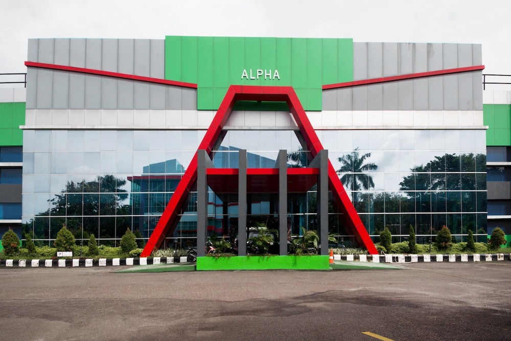 Super OYO 3431 Alpha Hotel Syariah — hotel near Sultan Mahmud Badaruddin II Airport