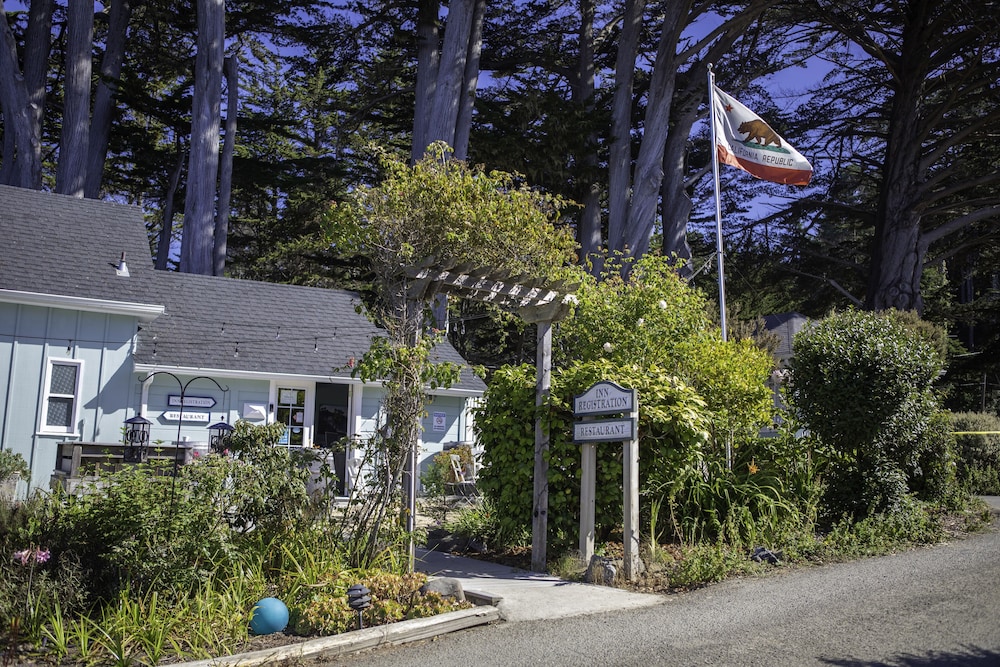 The Inn at Schoolhouse Creek - featured photo