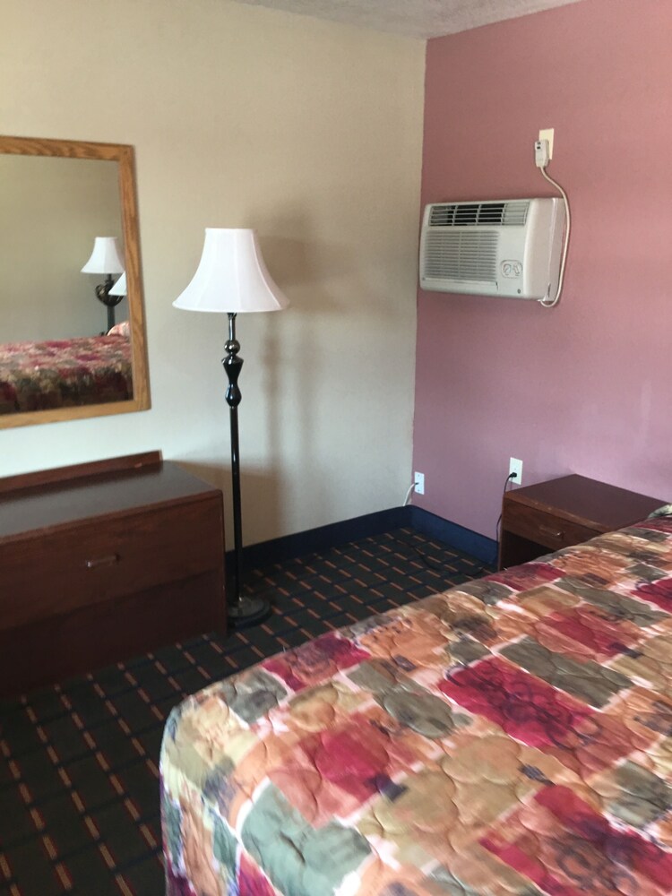 Best Value Inn Motel Sandusky - photo 32
