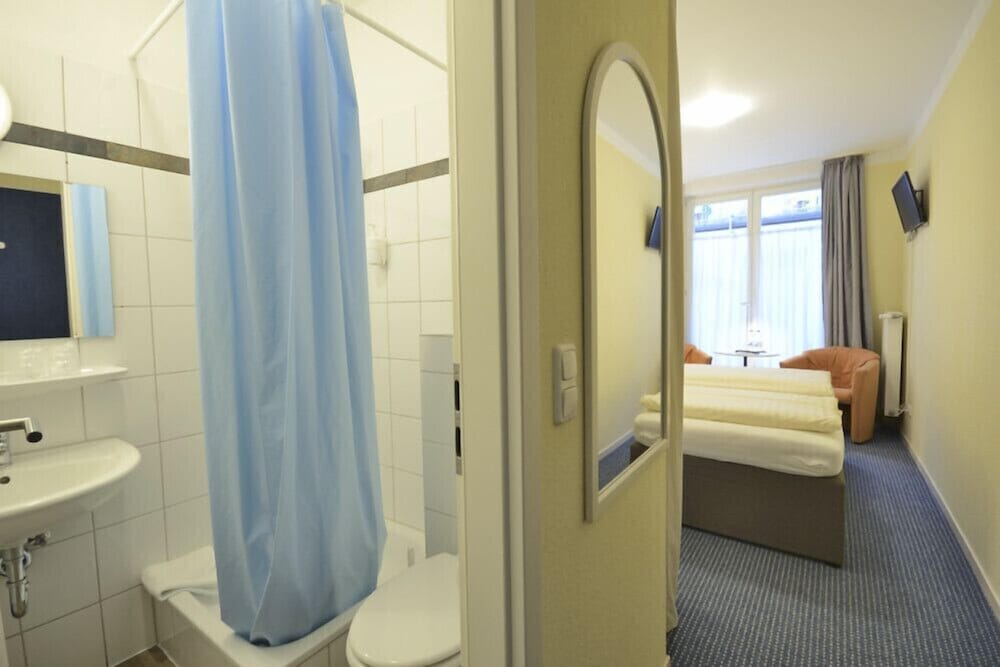Alpha Hotel Pension — Hamburg — photo 5
