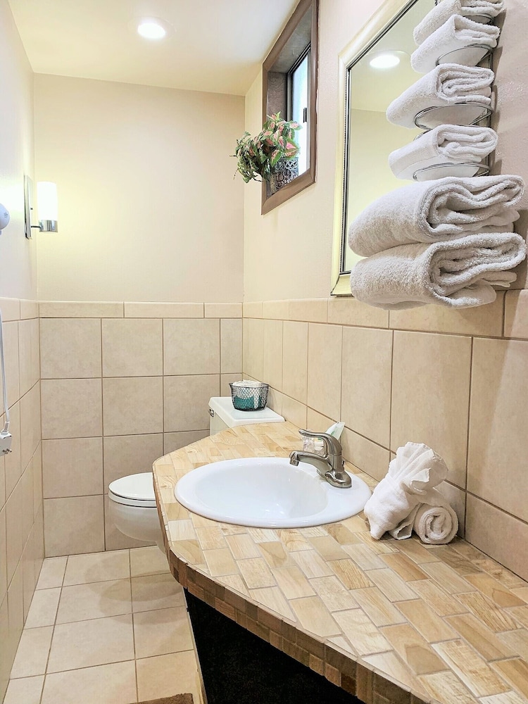 Breakers Boutique Inn - photo 110