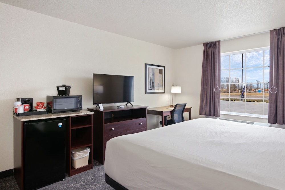 Cobblestone Inn & Suites Yuma - photo 17