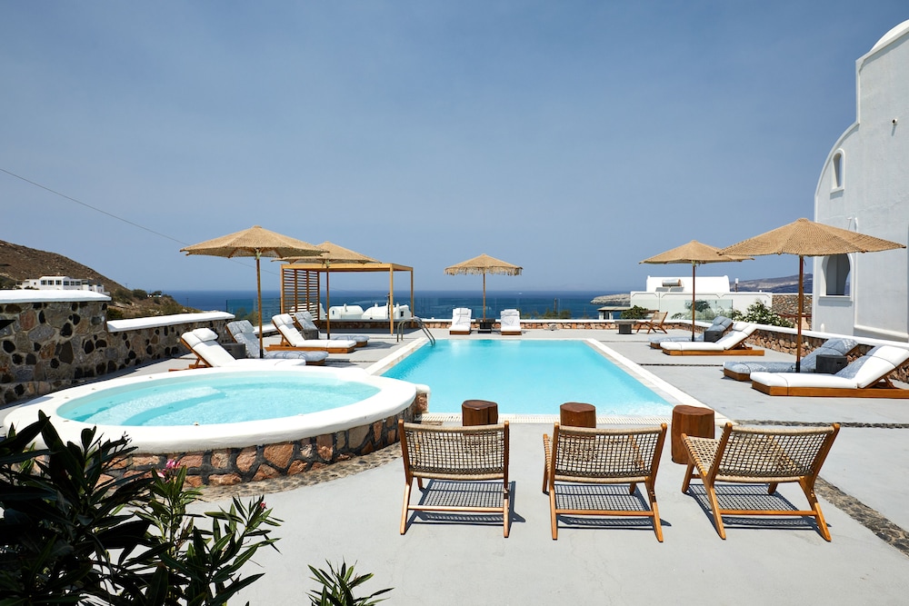Symmetry Suites - last minute hotel in Fira