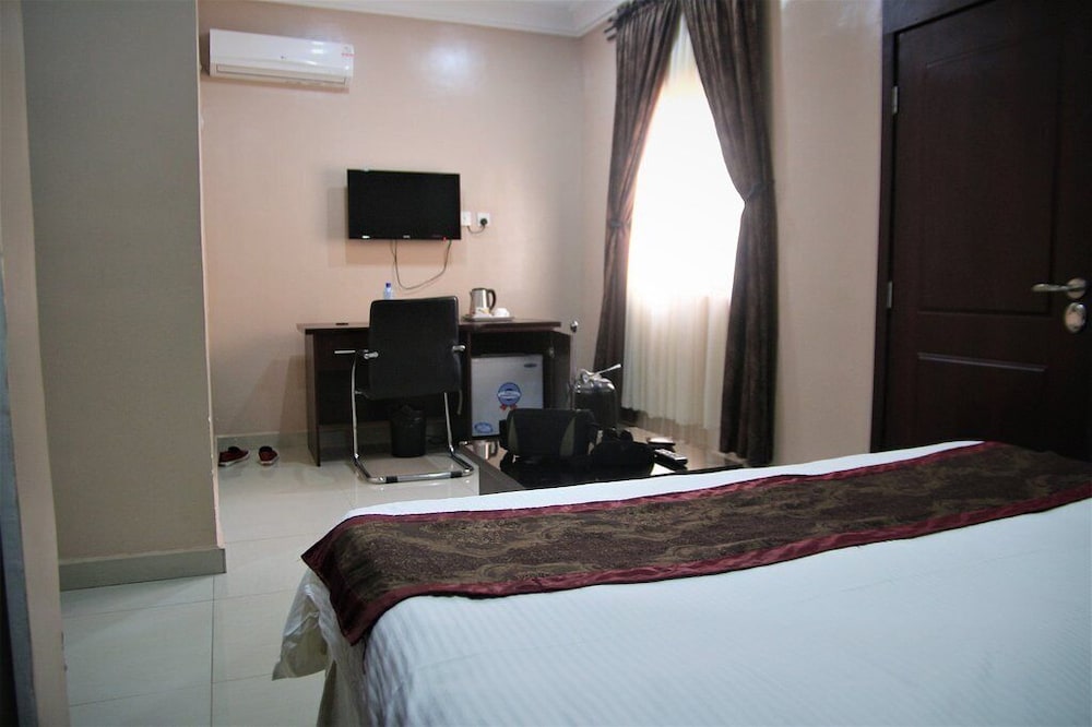Silk Suites — Jos — photo 3