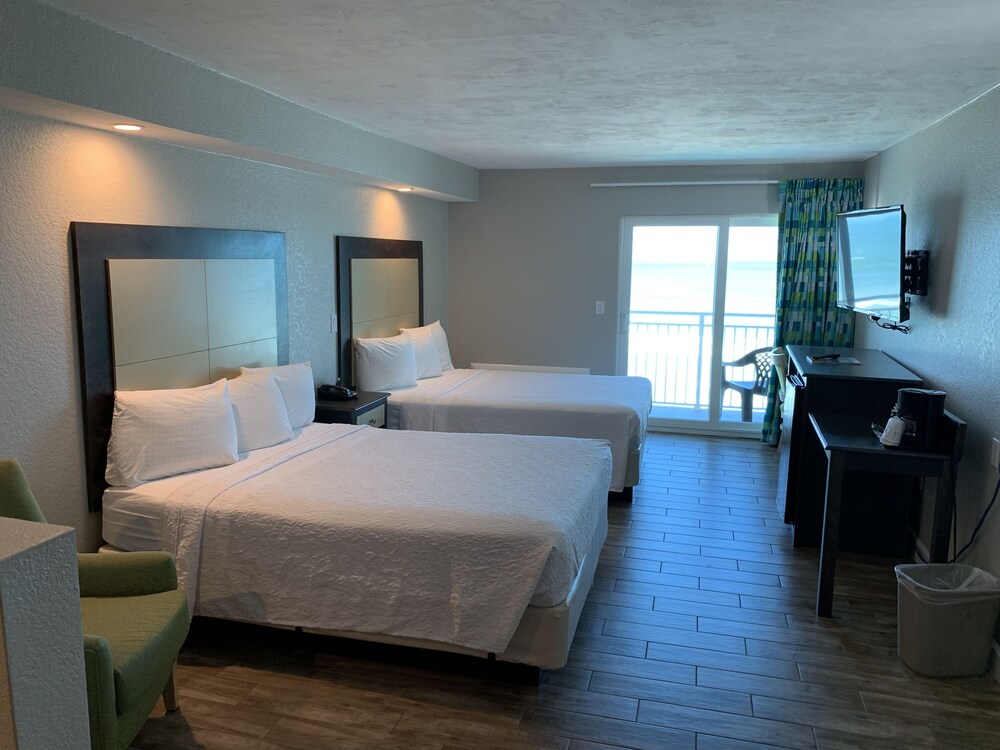 Boardwalk Inn and Suites - photo 18