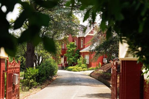 Pirralilla Estate Adelaide Hills — 4-Star Luxury Hotel in Aldgate, Australia