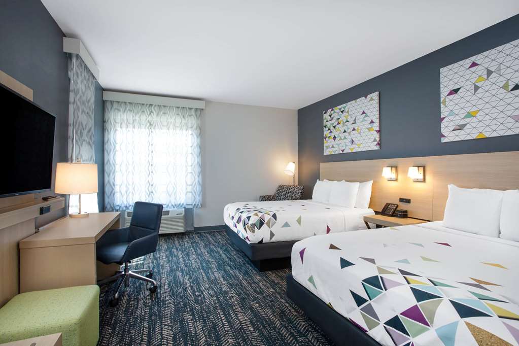 La Quinta Inn & Suites by Wyndham Manassas Va Dulles Airport - photo 20