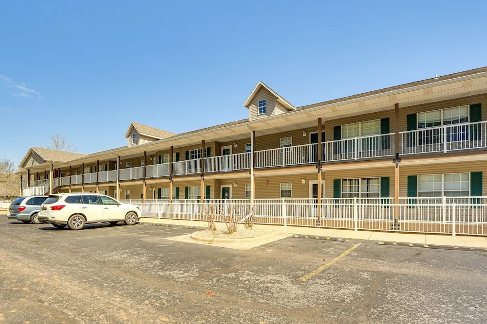 Branson Condo w Screened Porch: 4 Mi to Lake — 4-Star Luxury Hotel in Branson, United States