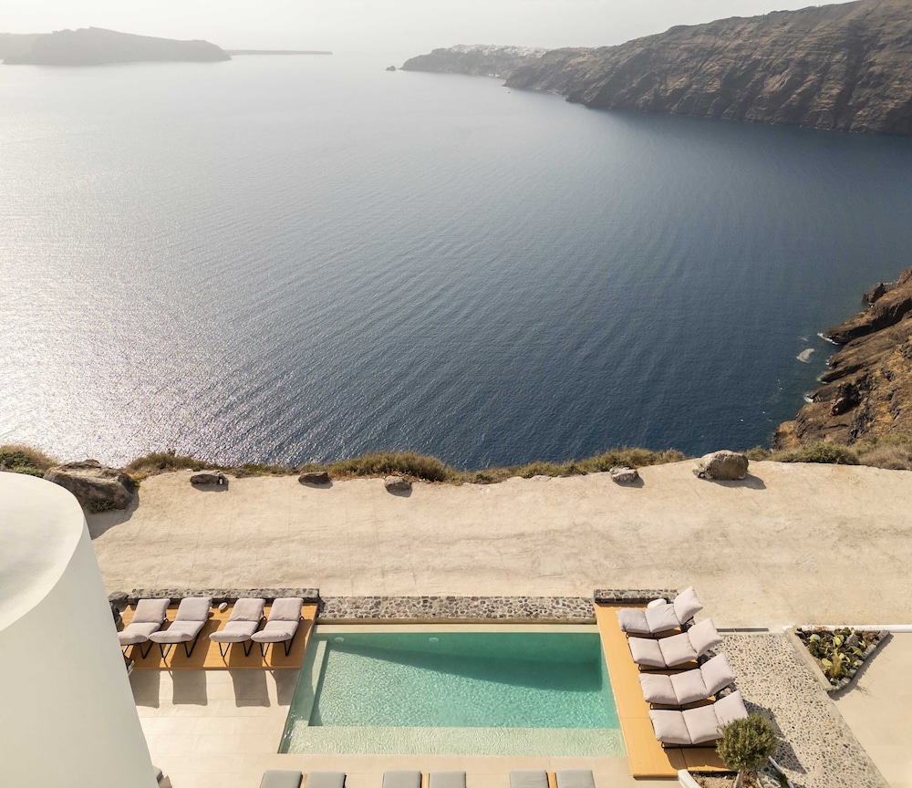 Rocabella Santorini Hotel & Spa - carbon neutral hotel in Fira