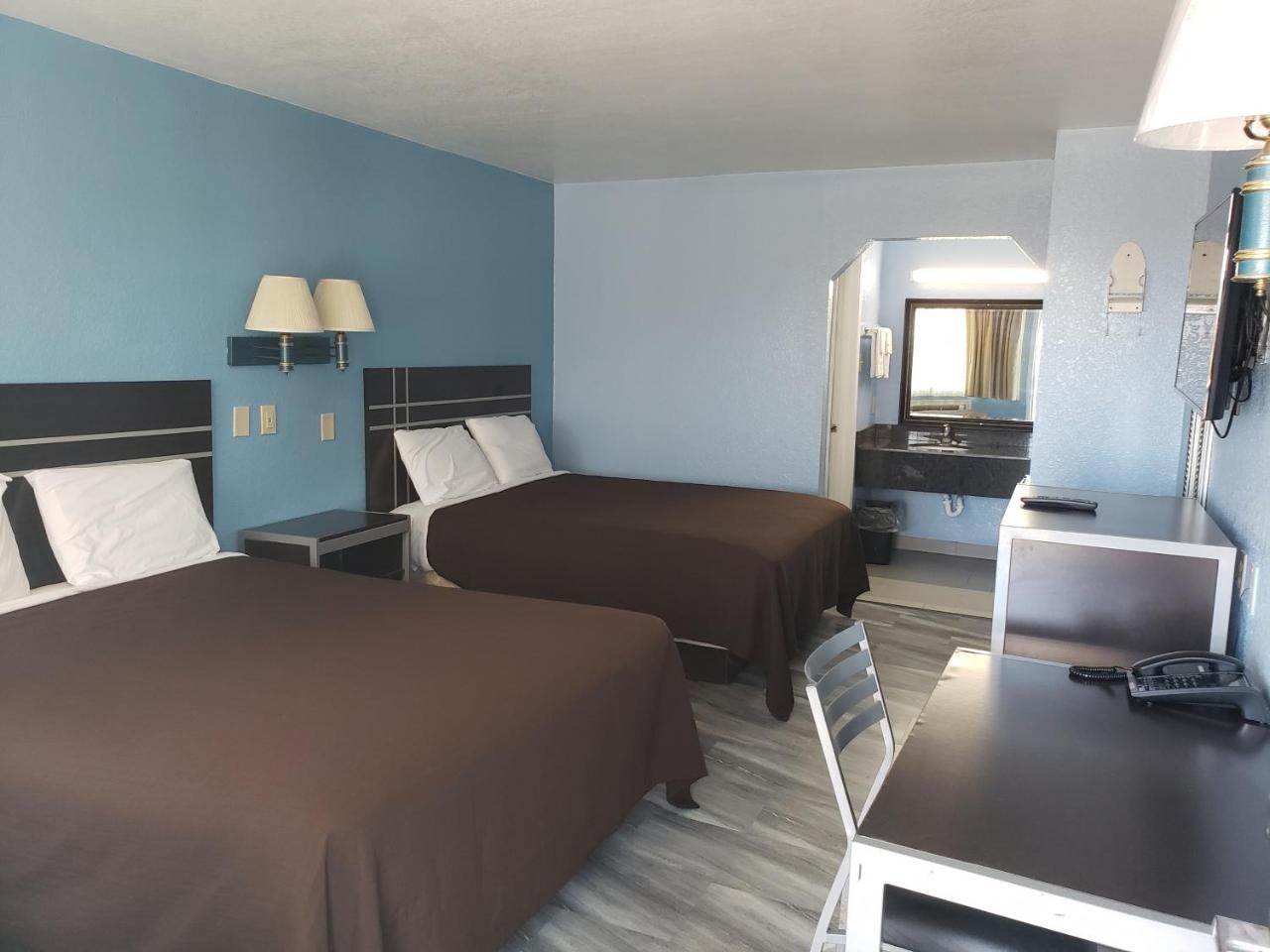 Regency Inn Motel by the Beach - photo 8