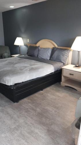 Gated King Bed Hotel Room 216 in Jackson, United States