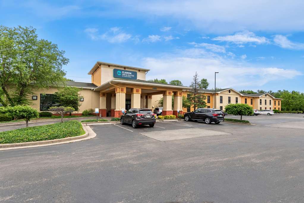 Clarion Inn & Suites Indianapolis Northwest in Indianapolis, United States