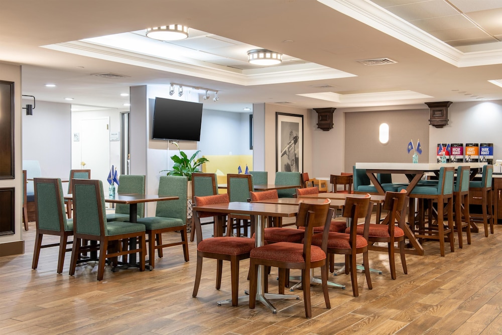 Hampton Inn Portsmouth Central - photo 63