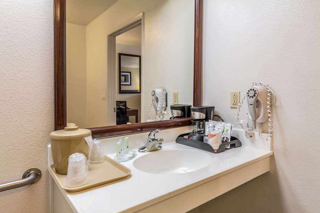 Quality Inn Fresno Near University - photo 10