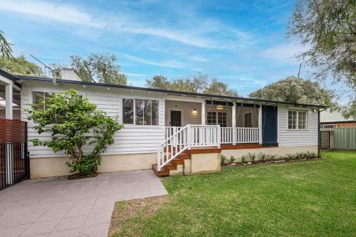 Summer Cottage — 4-Star Luxury Hotel in Dunsborough, Australia