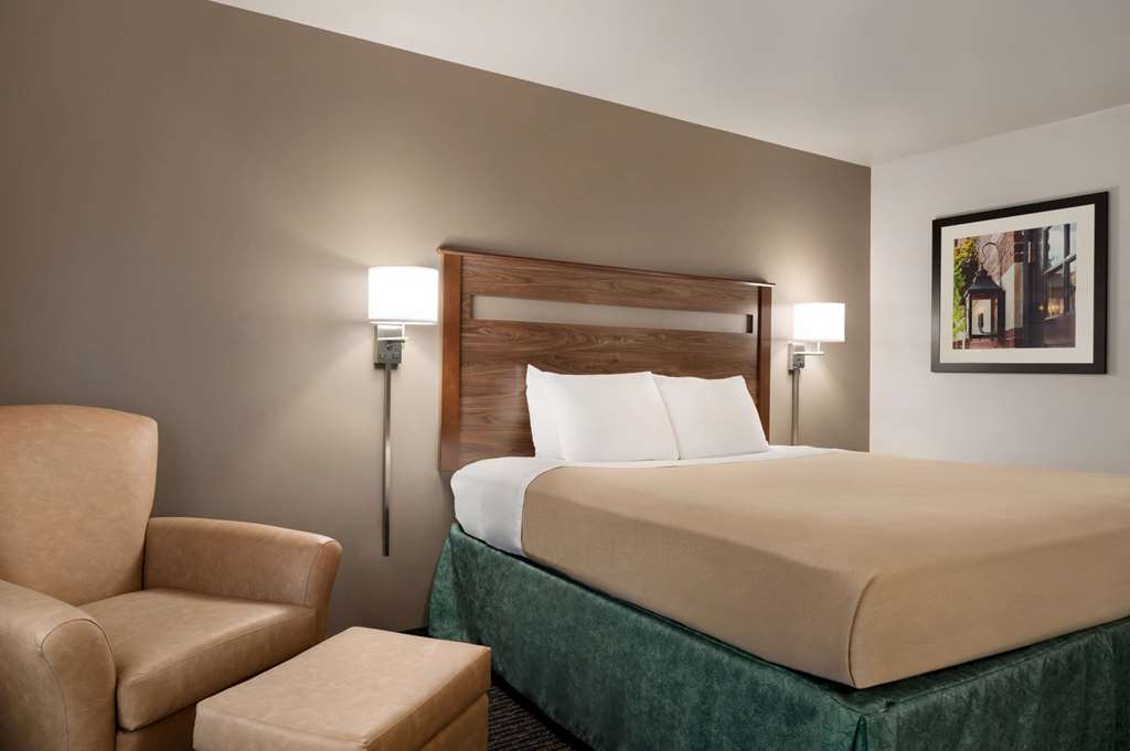 Baymont by Wyndham Buffalo - photo 10